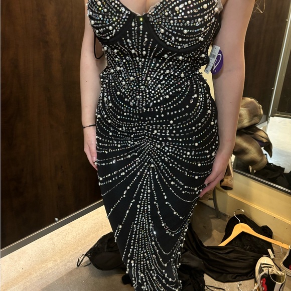 Black dress - Picture 5 of 5